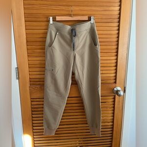 FIGS Women’s Zamora Scrub Pants, Latte, XS PETITE